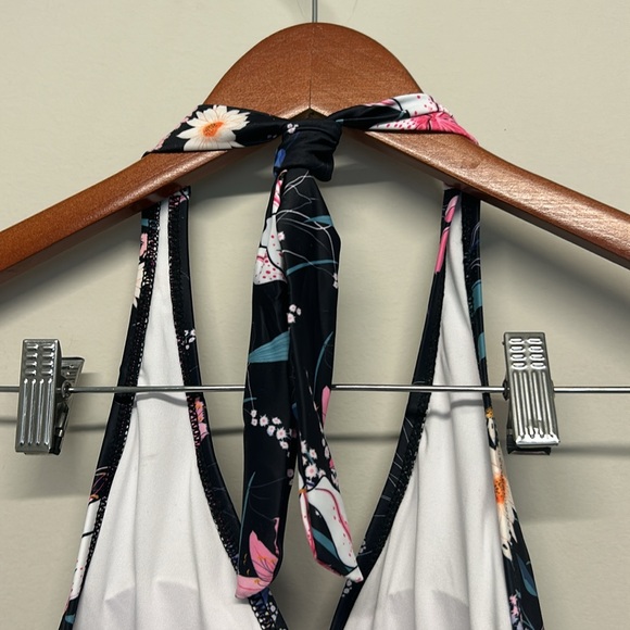 Beachsissi Floral Print V Neck Halter Women’s One Piece Swimwear Large Multi - Picture 6 of 7